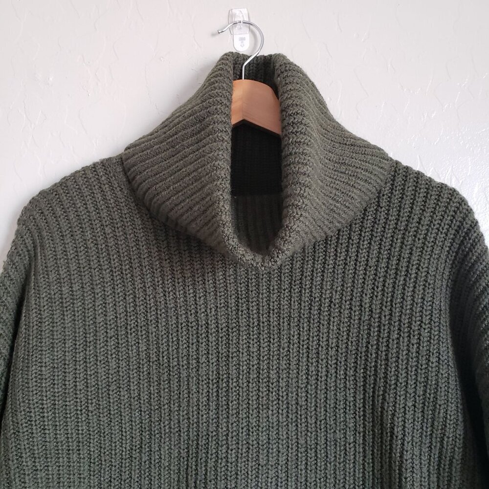 Alice + Olivia 100% Wool Knit Turtleneck Sweater Oversized Olive Green Womens XS - Picture 3 of 11